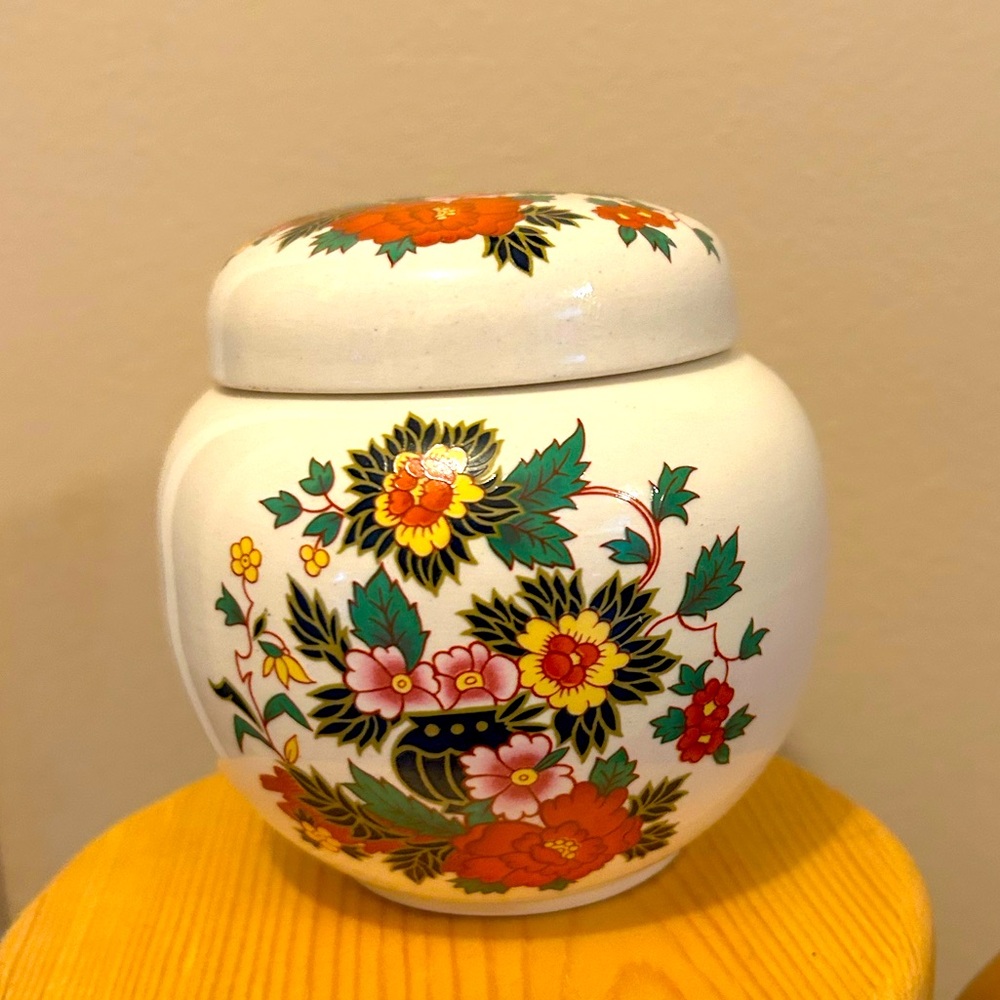 Vintage  Sadler ginger Jar with Lid and floral design
